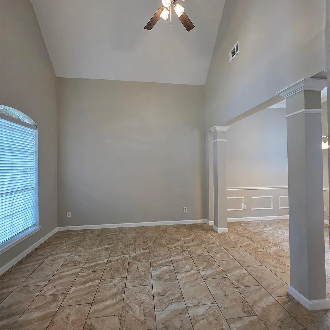 3 bed, 2.5 bath, 2406 sqft, $2,595 — Photo 3