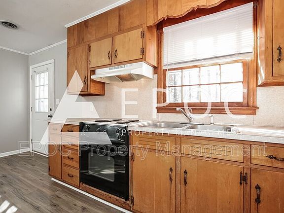 2nd image of 1019 Cypress Dr #H