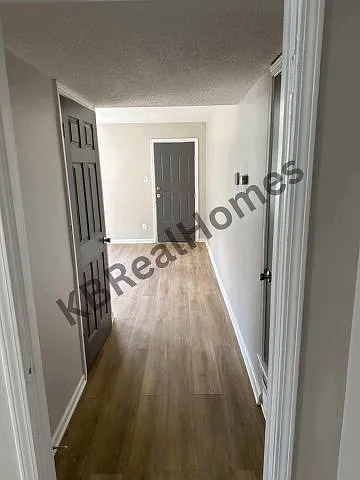 Claybrook St. 1038 - 1 — Photo 2