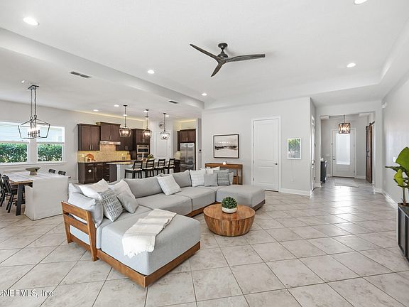 3rd image of 801 MONTAGUE Drive