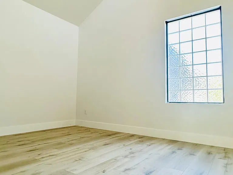 Bedroom 2 (on 2nd floor) with en suite bathroom