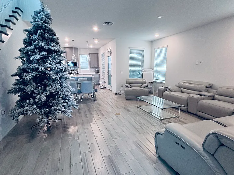 5136 Goldfinch Dr — Photo 2