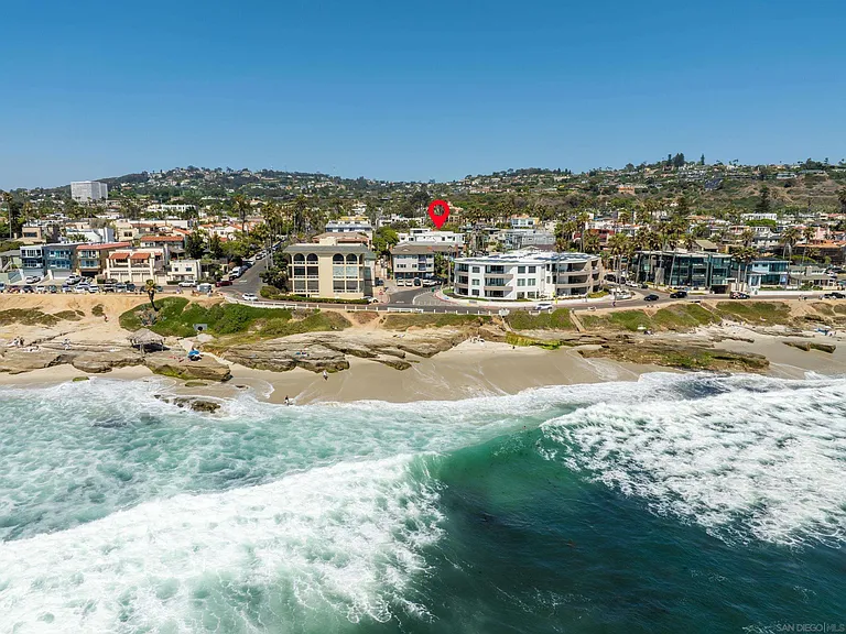 246 Playa Del Norte St — Photo 4
