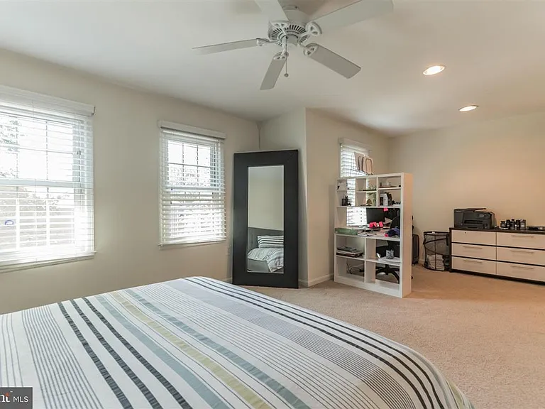 Master Bedroom (photo 2/3)