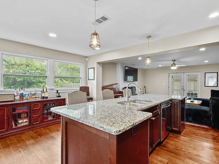 1650 E Duffy St — Photo 7