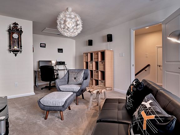 4th image of 414 Caroline Cir