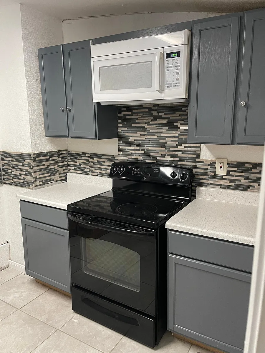 Kitchen. - 2918 Reed Ln