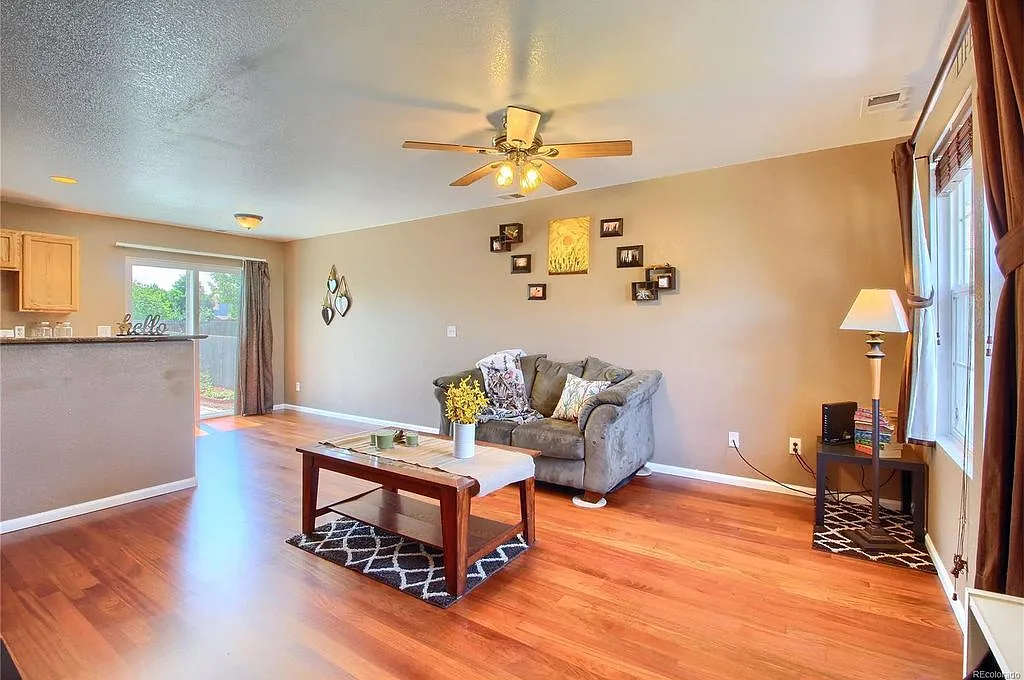 3 bed, 2.5 bath, 1112 sqft, $2,450 — Photo 2