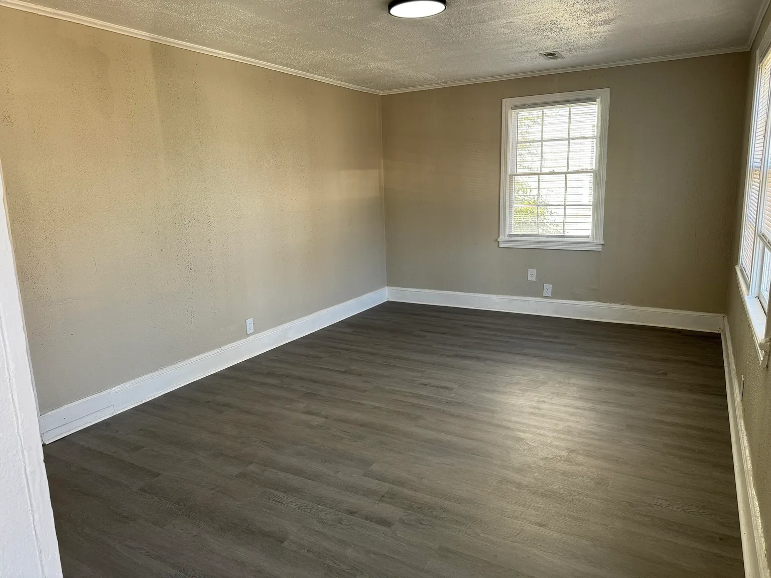 2 bed, 1.0 bath, 840 sqft, $914 — Photo 3