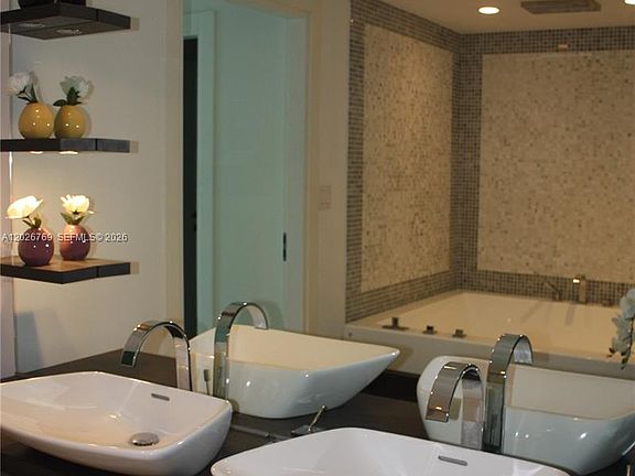 5th image of 200 Biscayne Boulevard Way APT 4211