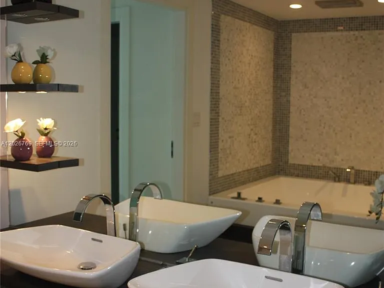 200 Biscayne Boulevard Way #4211 — Photo 5