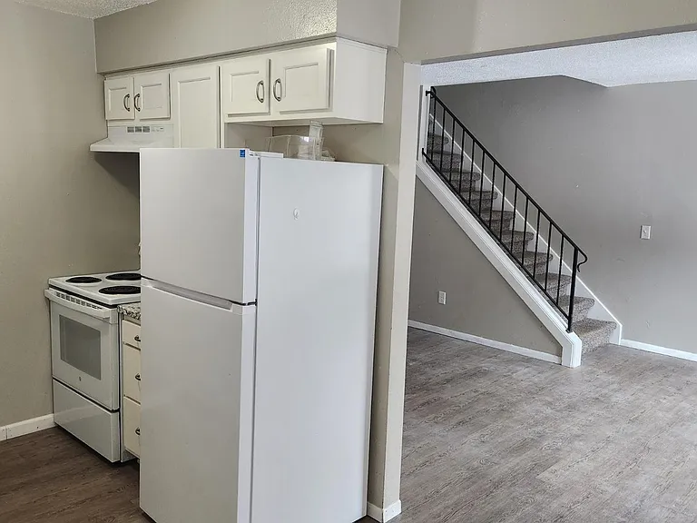 4515 W Bancroft St #9-10 — Photo 8