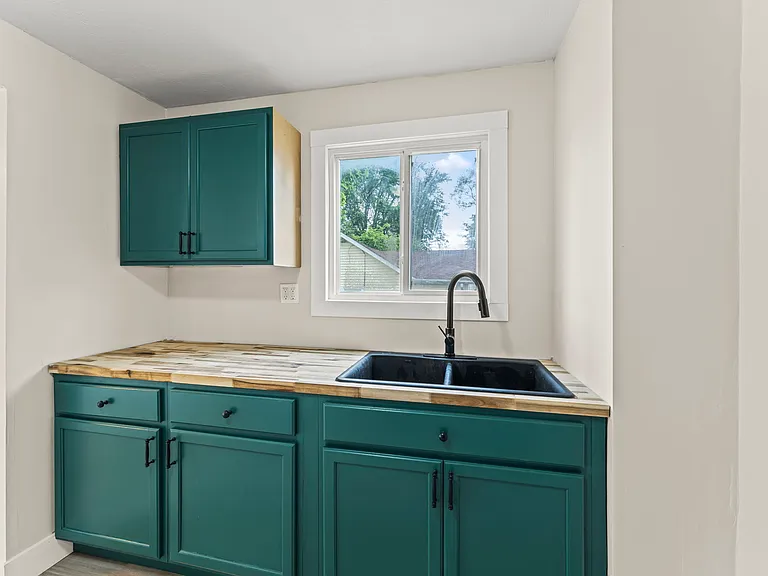 1021 S Maple Ave — Photo 32