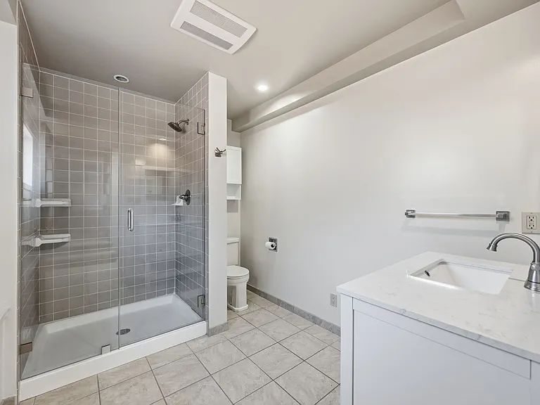 435 Alhambra Rd — Photo 15