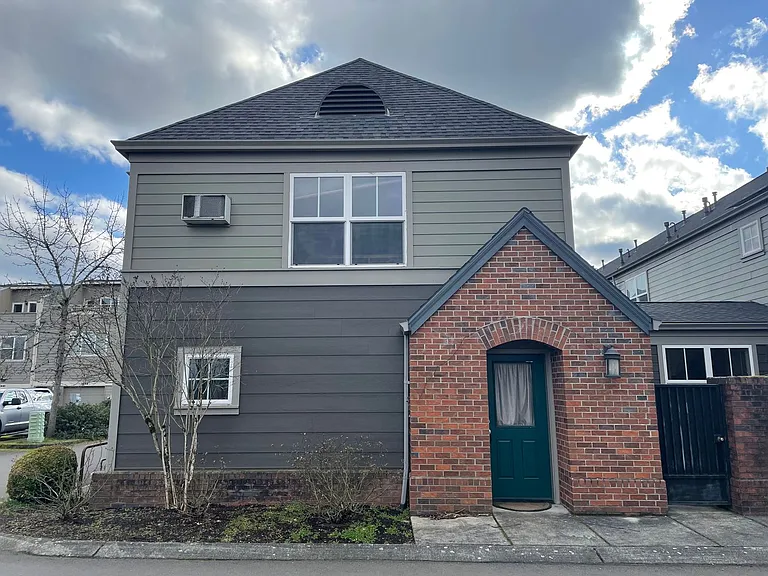 1510 NE Village St — Photo 1