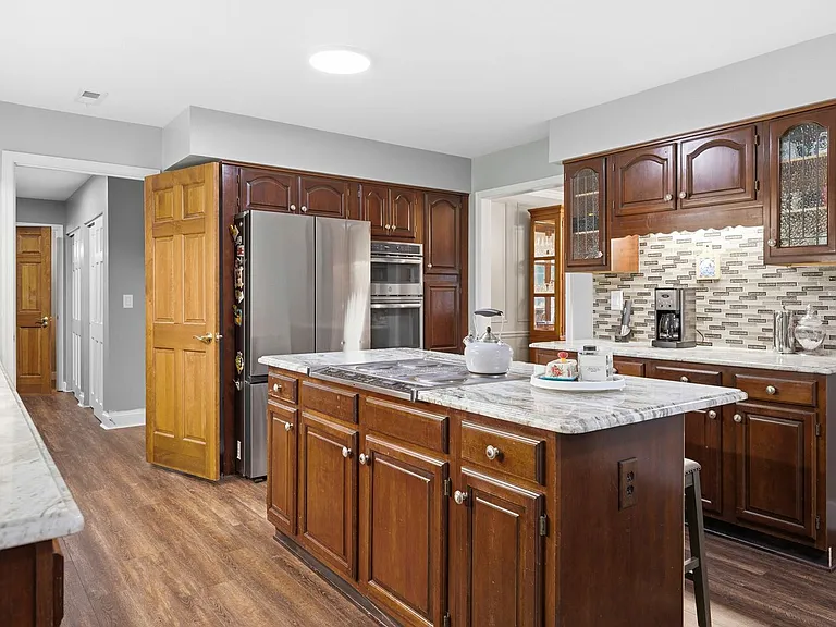 1126 Somerset Ln — Photo 6