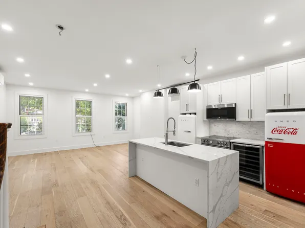 119 West 10th Street image 1 of 22