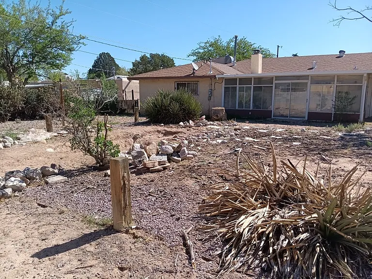 4001 Wellesley Dr NE — Photo 34