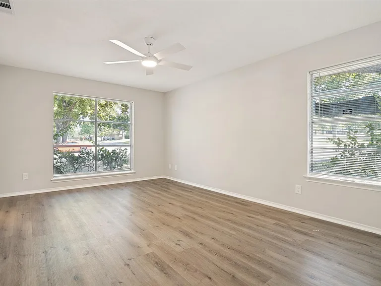 7003 Kingsbury Dr — Photo 7
