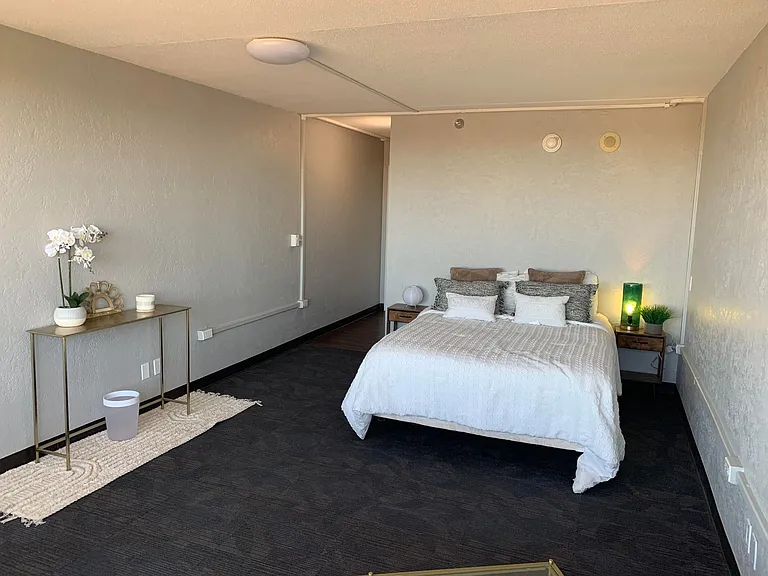 Central Plaza Living — Photo 6