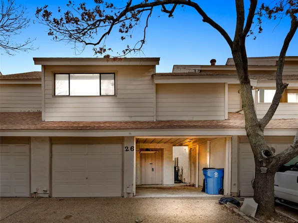 26 Oakbrook Dr, Lewisville, TX 75057