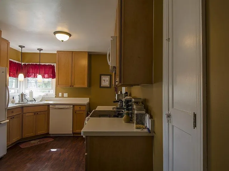 2401 N 82nd St — Photo 9