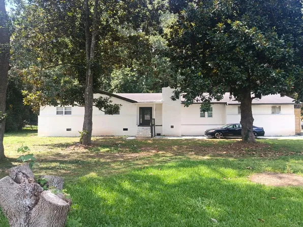 220 Deer Trl, Fayetteville, GA 30214