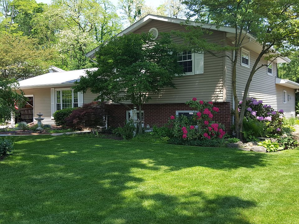 1st image of 1829 Peachtree Ln