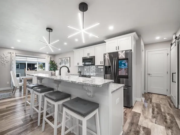 3809 S Home Plate Ave, Sioux Falls, SD 57110