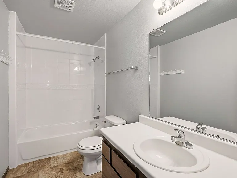 2705 N Robie Ct — Photo 14