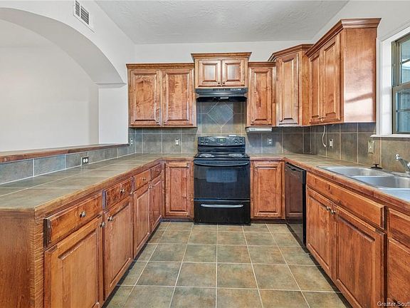 4th image of 4400 Brown St #X