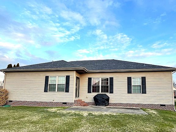 3rd image of 785 Claiborne Dr