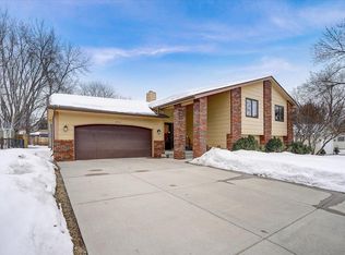 2410 Rosewood Ln N, Plymouth, MN 55441