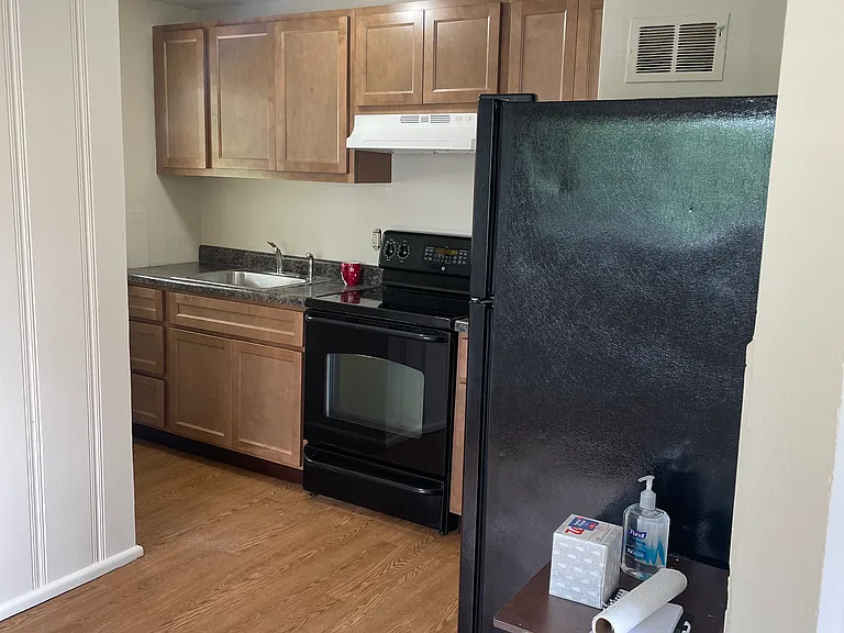 1863 Ferguson Ave — Photo 2