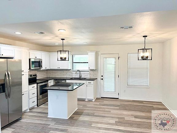 4th image of 111 Hickory Dr