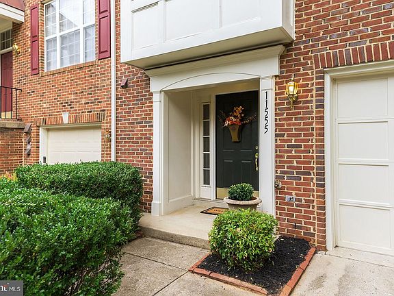 5th image of 11555 Laurel Lake Sq