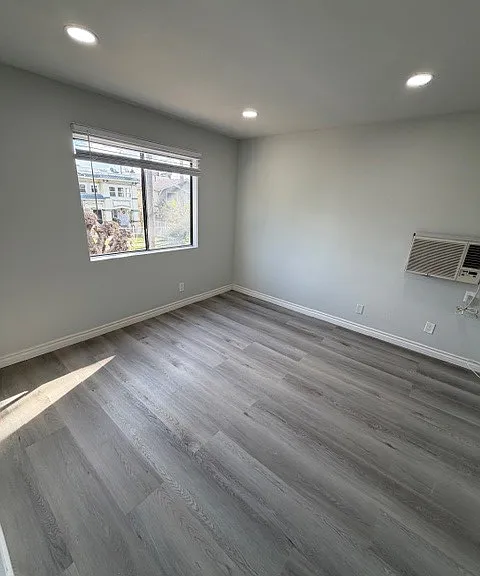 645 N New Hampshire Ave — Photo 5