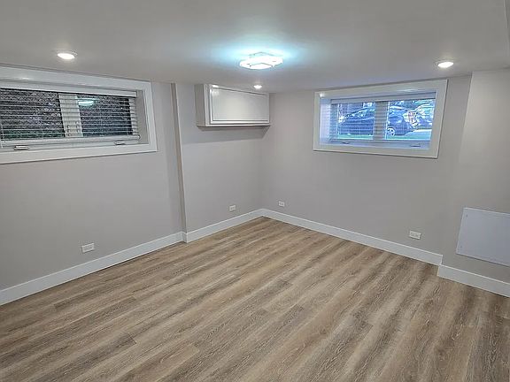2nd image of 2807 W Touhy Ave #G