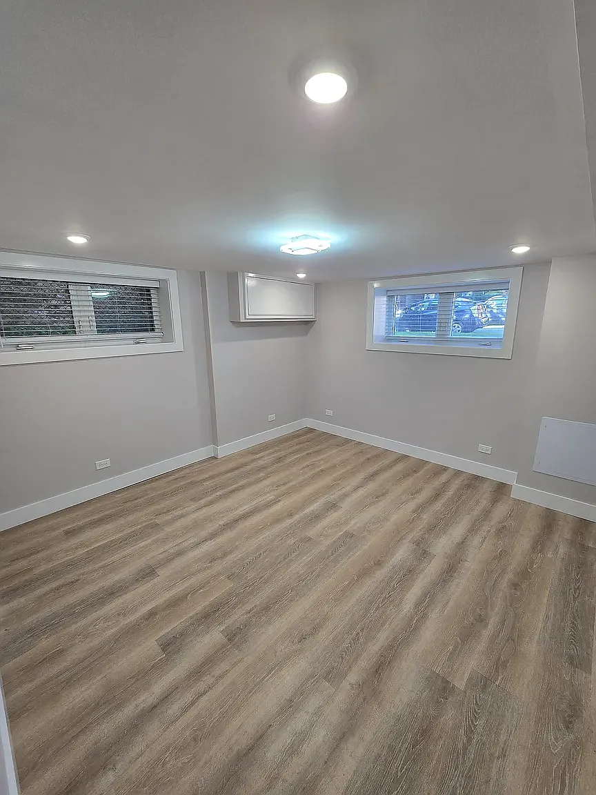 Building Photo - 2807 W Touhy Ave #G