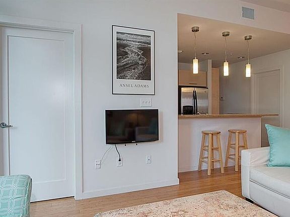 4th image of 400 4th Ave S APT 204