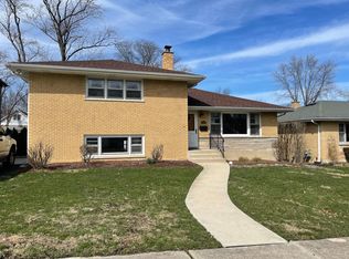 222 6th St, Downers Grove, IL 60515