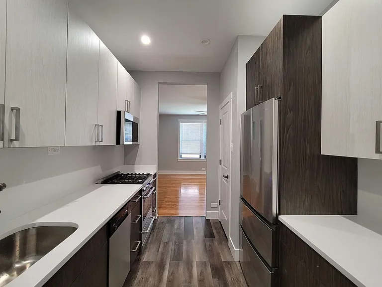 1623 W Belmont — Photo 21