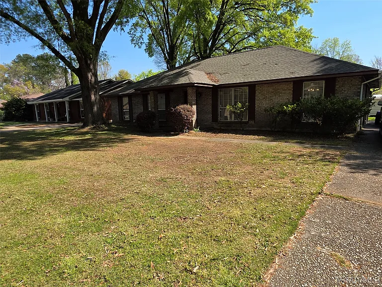 744 Ledyard Pl — Photo 2