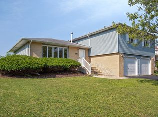 5221 Imperial Dr, Richton Park, IL 60471