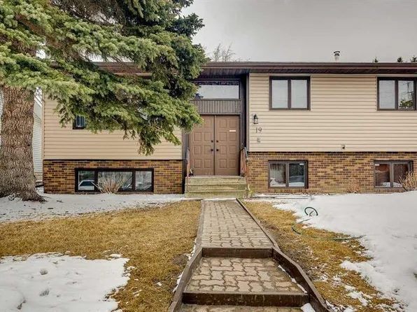 19 N Bettenson St, Red Deer, AB T4R 1J5