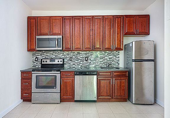 2nd image of 812 W 181st St APT 32A