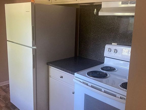4th image of 2500-2512 McGrath Ave #8