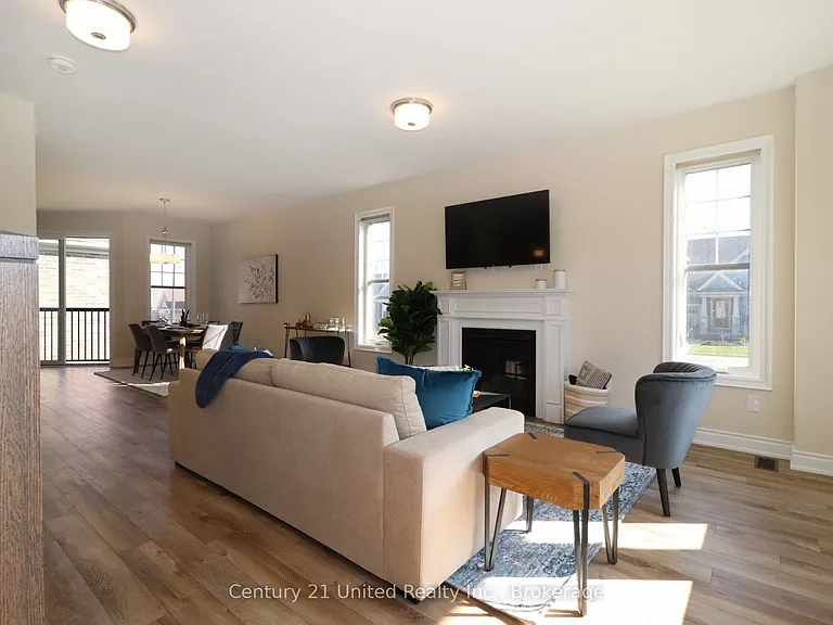 228 Rowberry Blvd — Photo 6