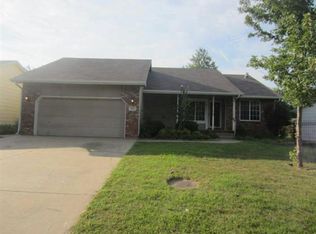 131 E Chestnut Dr, Mulvane, KS 67110