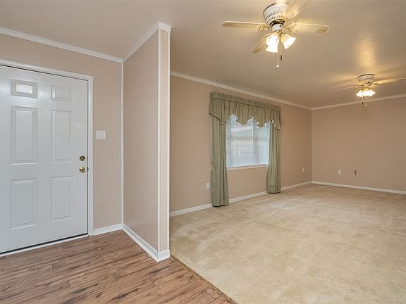 3rd image of 305 E Fairlane Dr